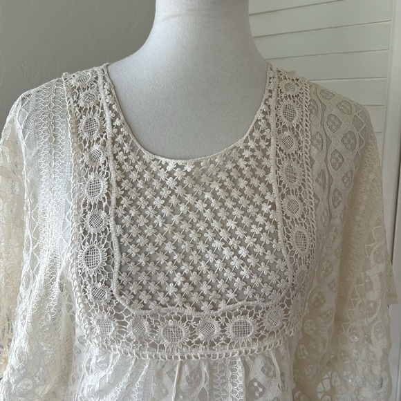 Lace top - Picture 2 of 5